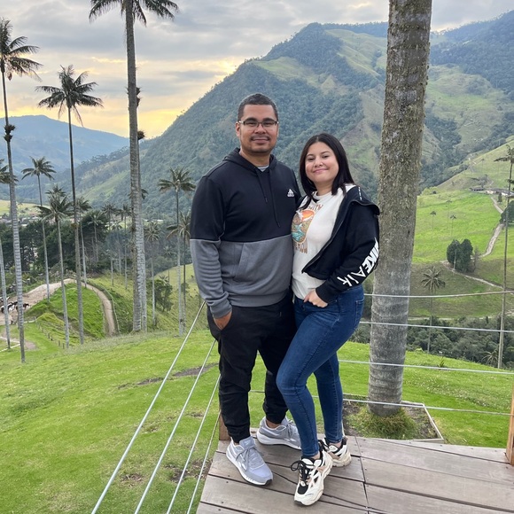 MEET YOUR SELLER 🙋🏻‍♀️ - Picture 4 of 4